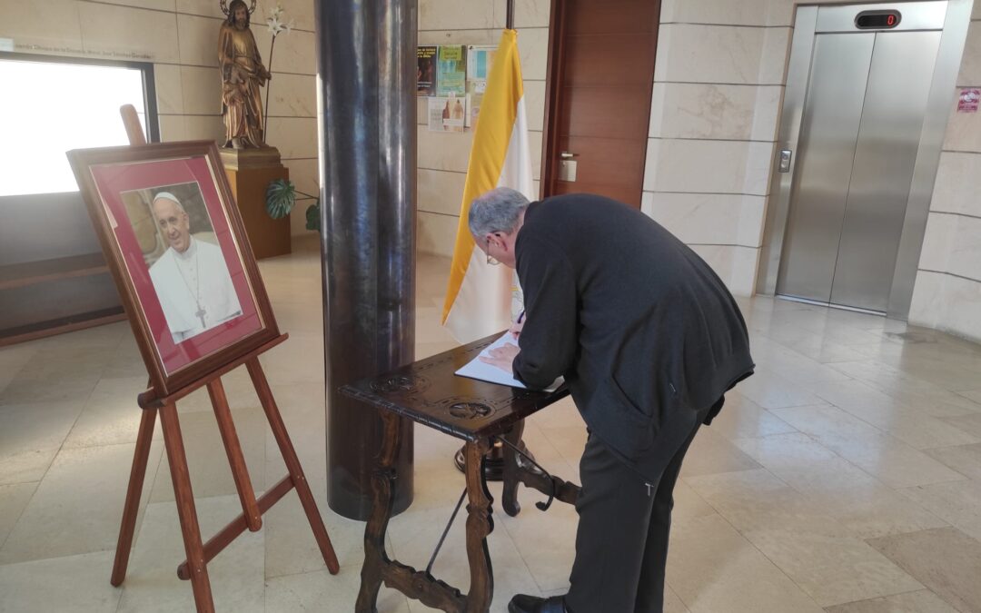 Libro de condolencias en la sede del obispado de Guadalajara